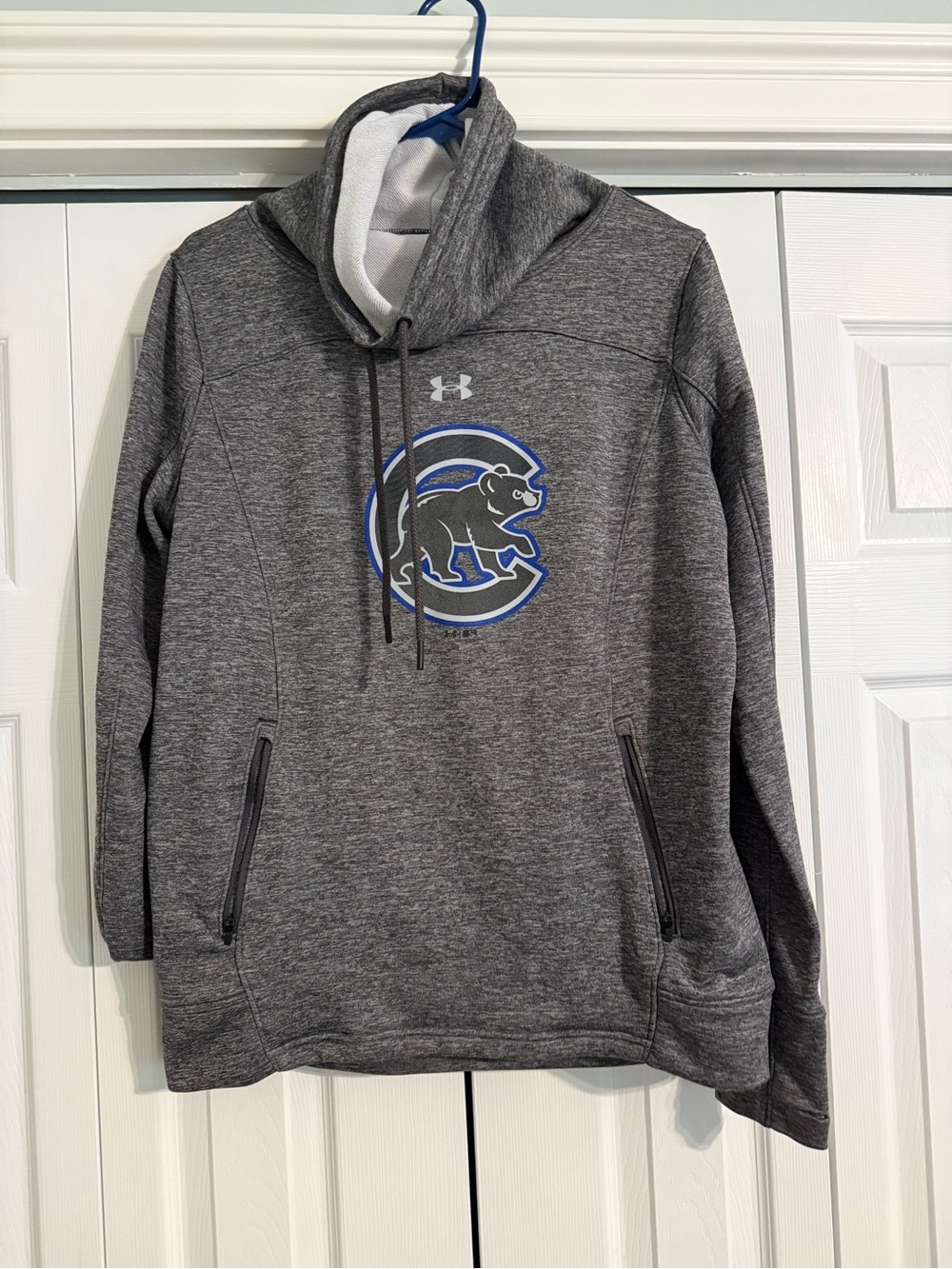 Chicago Cubs Under Armour Women’s Gray Pullover Hoodie with Blue Logo